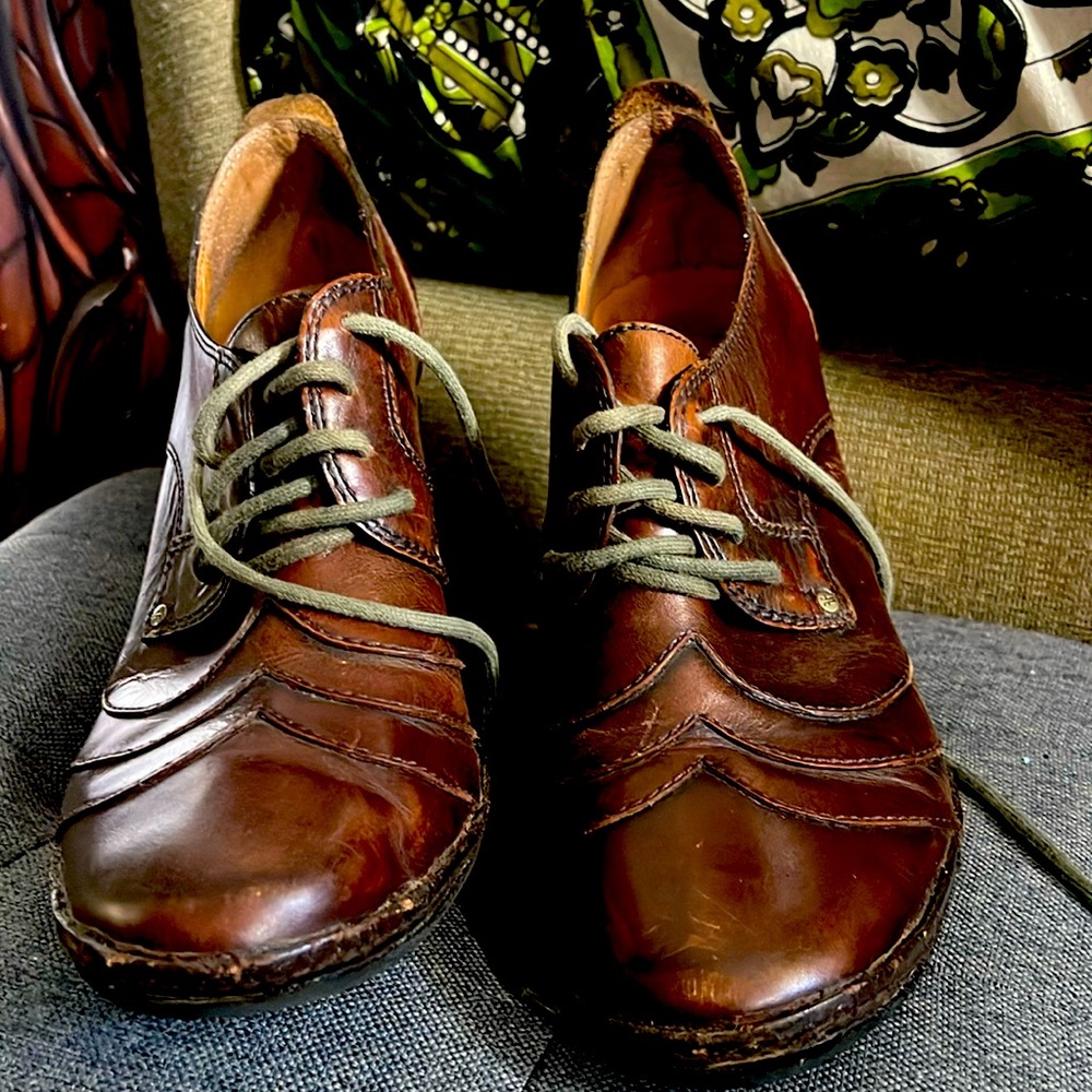 Frye Adrienne Oxford Heeled Lace Up Boots